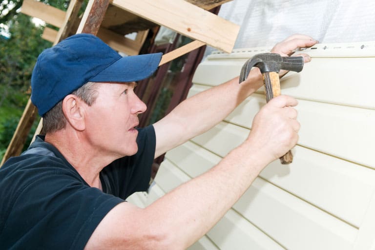 Gwinn's Siding and Windows | Upstate SC | worker installing siding